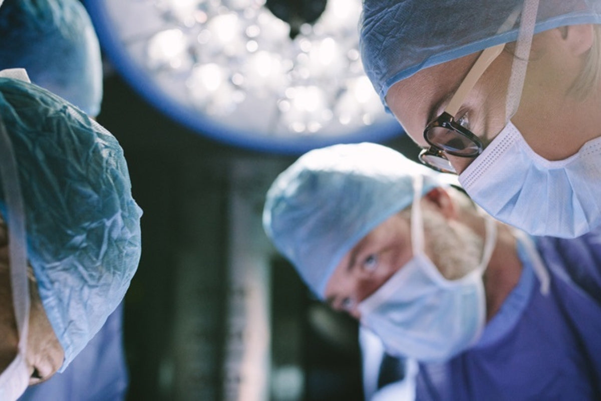 Doctors in the emergency room. We can guess they need a surgical probe cover.